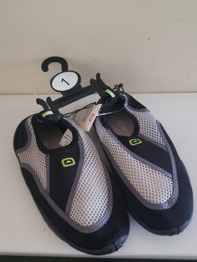 OUTBOUND BNWT Youth Slip On Water Shoes - Sz 1